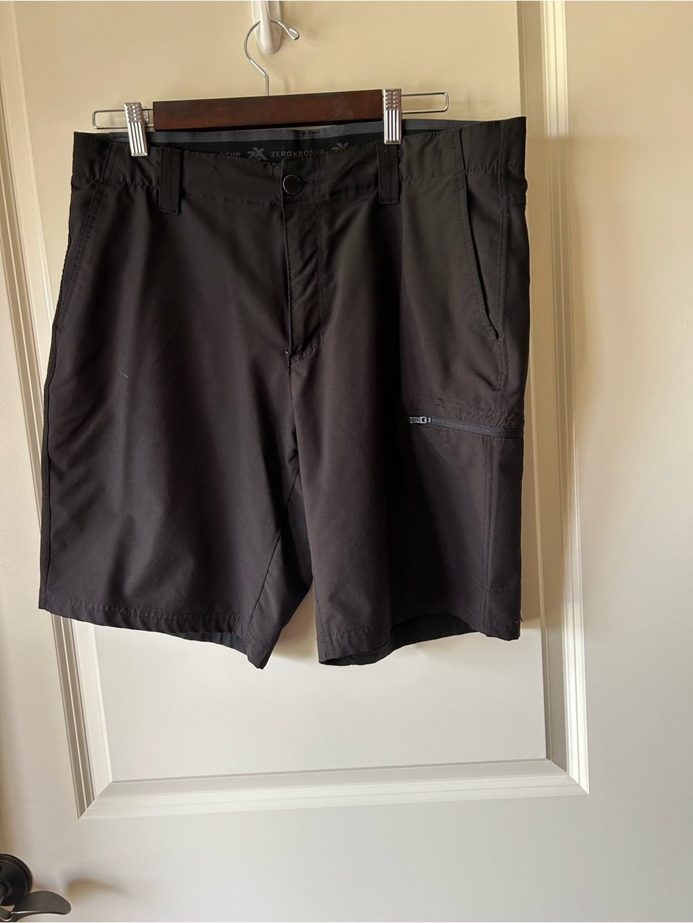 ZeroXposur Men's Black Performance Athletic Shorts size 36